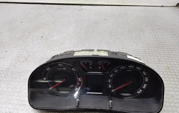 Skoda Superb B5 (3U) Speedometer (instrument cluster) 3U0920841D 88311322