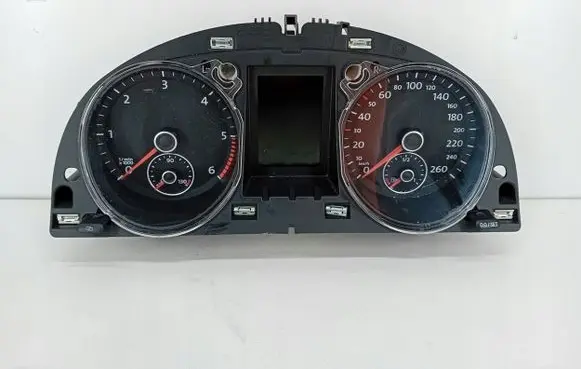 Volkswagen PASSAT B7 Speedometer (instrument cluster) 3AA920870D