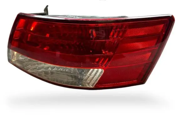 Hyundai Sonata Rear/tail lights 924023K0