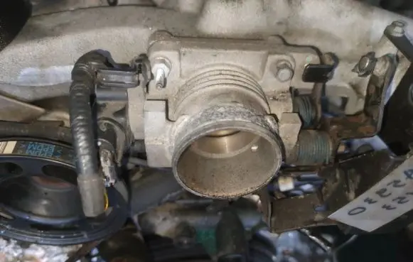 Ford Mondeo Mk III Throttle valve