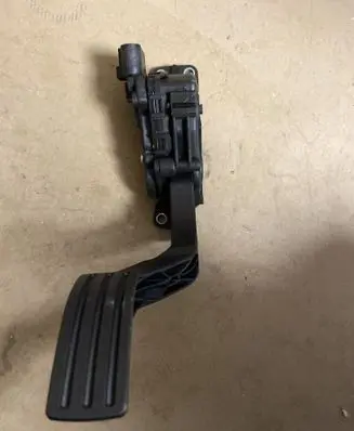 Ford Fiesta Accelerator throttle pedal 01094615