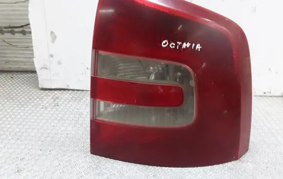 Skoda Octavia Mk2 (1Z) Rear/tail lights 1Z9945096