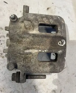 Mitsubishi Pajero Front brake caliper