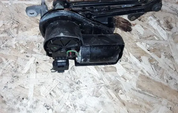 Volkswagen Fox Front wiper linkage and motor F006B20070