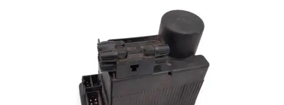 Mercedes-Benz E W210 Central locking vacuum pump 2028000048 0132006331