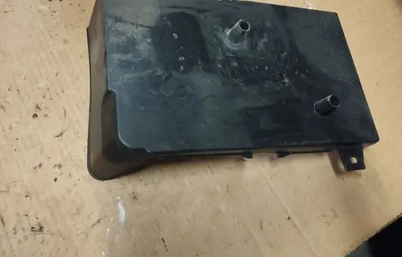 Peugeot 4007 Battery tray 8201A004