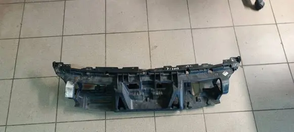 Peugeot 5008 Front bumper mounting bracket 77102F06 C04626091 74102F06