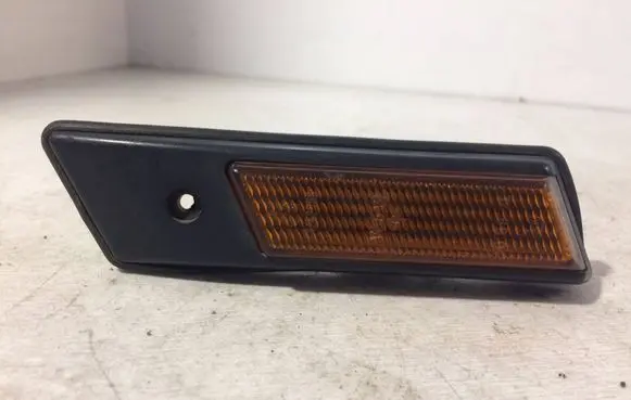 BMW 3 E36 Front fender indicator light 8357049