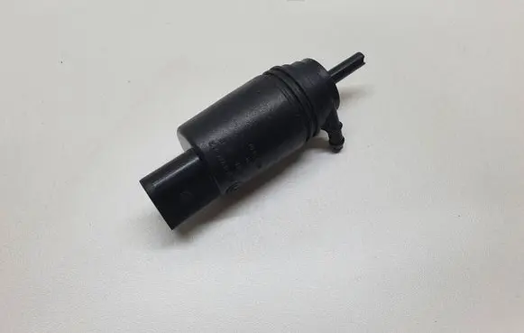 BMW 5 E60 E61 Windscreen/windshield washer pump 8377612 67128377612