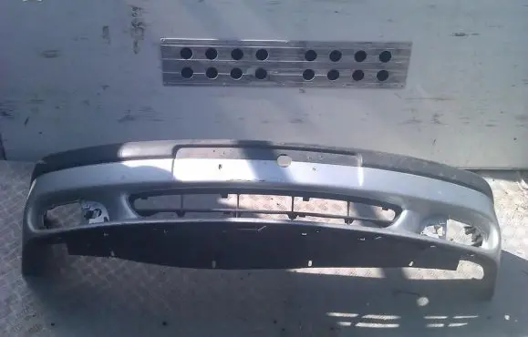 Renault Laguna I Front bumper 7700818801