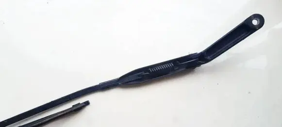 Opel Vectra B Front wiper blade arm 90504175RH