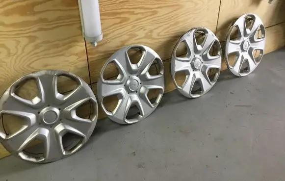 Ford Fiesta R15 wheel hub/cap/trim 