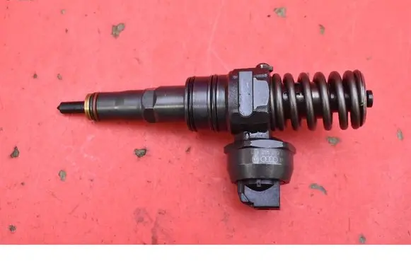 Volkswagen Golf V Fuel injector 038130073AG