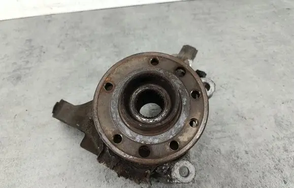 Opel Vectra C Front wheel hub spindle knuckle 13136699R