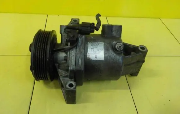 Nissan Juke I F15 Air conditioning (A/C) compressor (pump) 926001KC1B