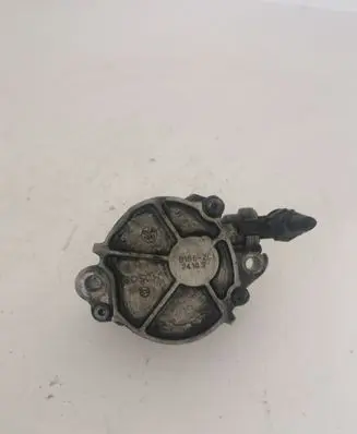 Mercedes-Benz E W211 Vacuum pump 01562C1