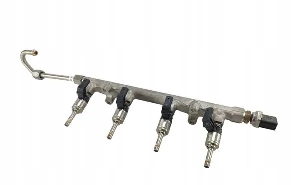 Volkswagen PASSAT Fuel injector supply line/pipe 05E133320B