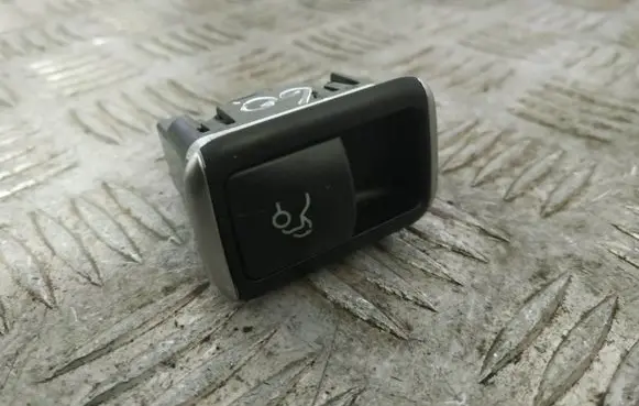 Mercedes-Benz E W212 Tailgate/boot open switch button A2129059200