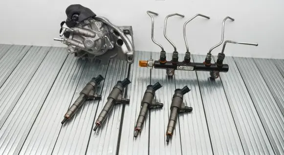 Ford Kuga II Fuel injection high pressure pump CV6Q9F593AA 9676643880