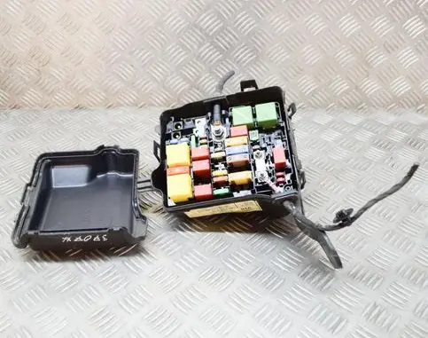 Peugeot 208 Fuse box set 9671924480