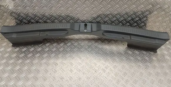 Trunk/boot sill cover protection