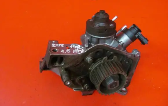 Peugeot 208 I Fuel injection high pressure pump 9688499680 0445010516