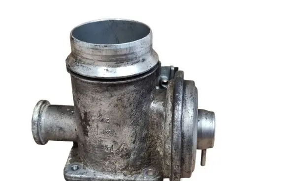 BMW 5 E60 E61 EGR valve 7789990 2826402