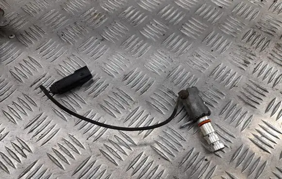 Cadillac CTS Oil pressure sensor 12632008