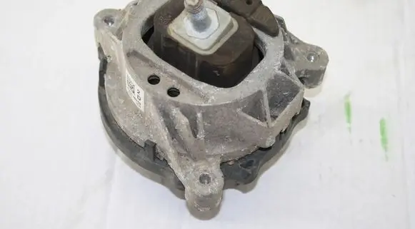 BMW 4 F32 F33 Engine mount bracket 6855460