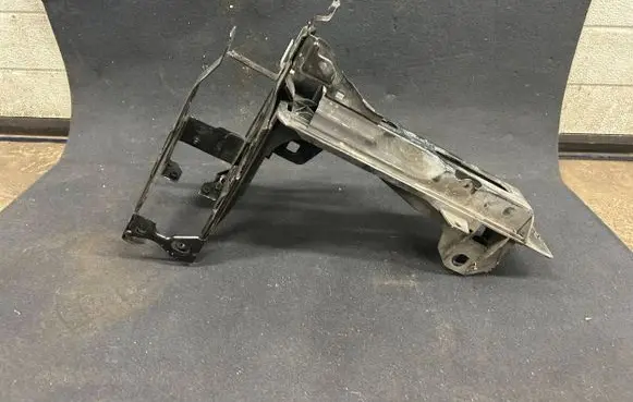 BMW 5 GT F07 Headlight/headlamp mounting bracket 7200777