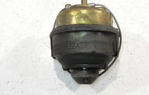 Volvo V70 Engine mount bracket 30666175