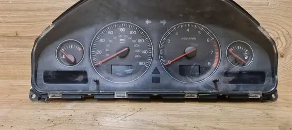 Volvo S60 Speedometer (instrument cluster) 30746103
