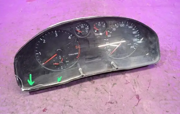Audi A4 S4 B5 8D Speedometer (instrument cluster) 