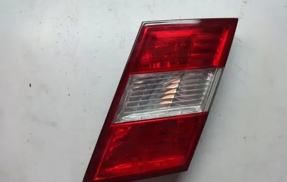 Tailgate rear/tail lights