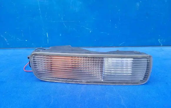 Nissan Skyline Front indicator light 21066217R