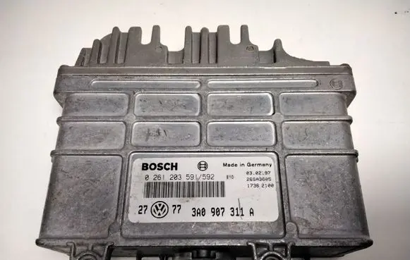 Volkswagen Golf III Engine control unit/module 3A0907311A 0261203591