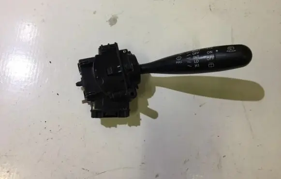 Toyota Yaris Wiper control stalk 173647