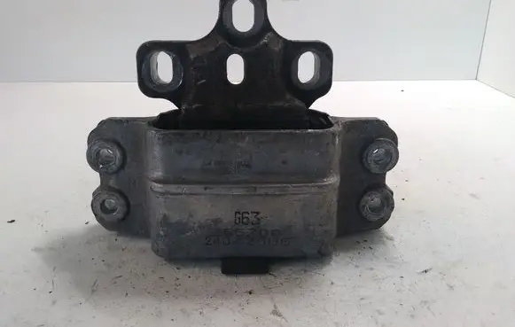 Volkswagen PASSAT B6 Engine mount bracket 3C0199555