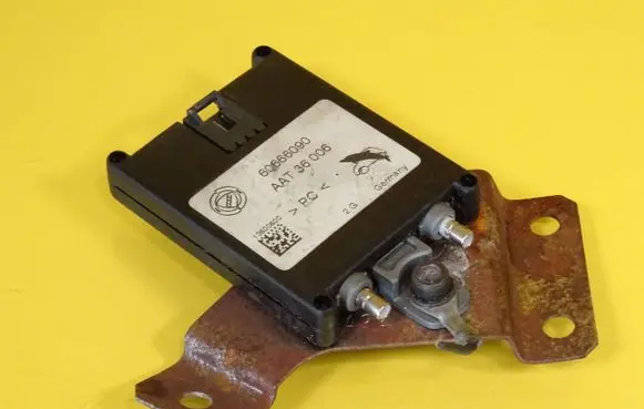 Lancia Thesis Aerial antenna amplifier 60666090