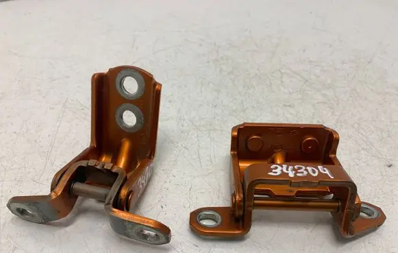 Nissan X-Trail T32 Rear door hinge set A042242 A047742