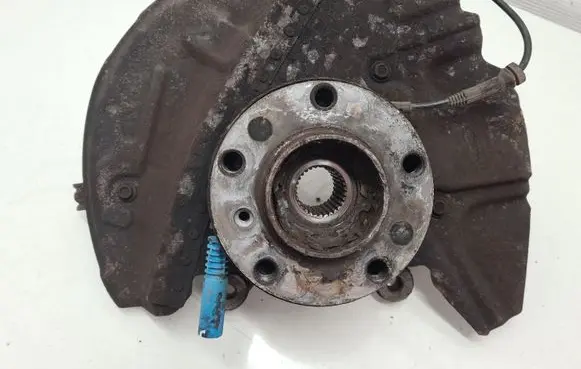 BMW X5 E53 Front wheel hub
