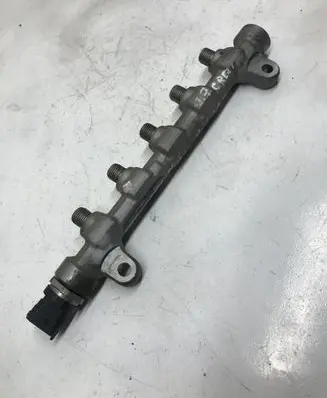 KIA Carens III Fuel main line pipe