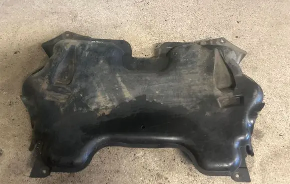 Mercedes-Benz CLS C219 Engine splash shield/under tray