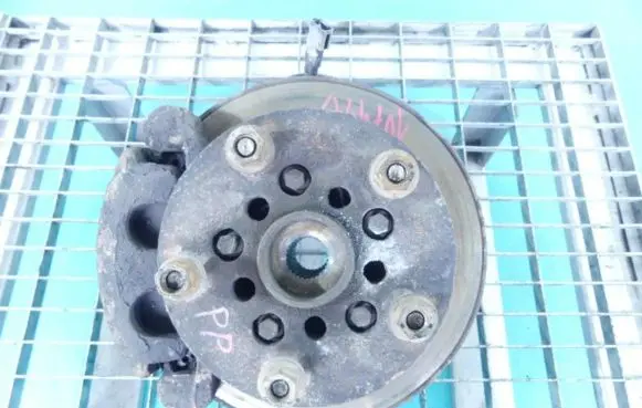 Front wheel hub spindle knuckle