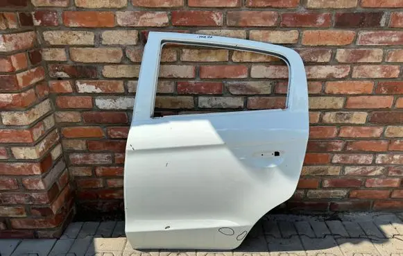 Mitsubishi Space Star Rear door