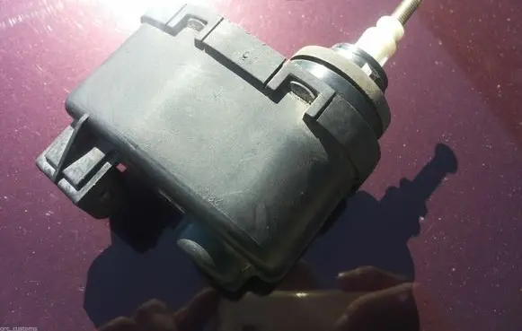 Volkswagen Golf I Headlight level adjustment motor 165941295