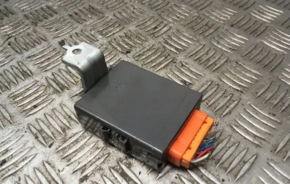 Toyota Corolla E110 Door control unit/module 8598012260 0515003080