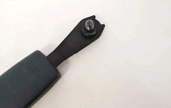 Mitsubishi Galant Front seatbelt buckle g3399