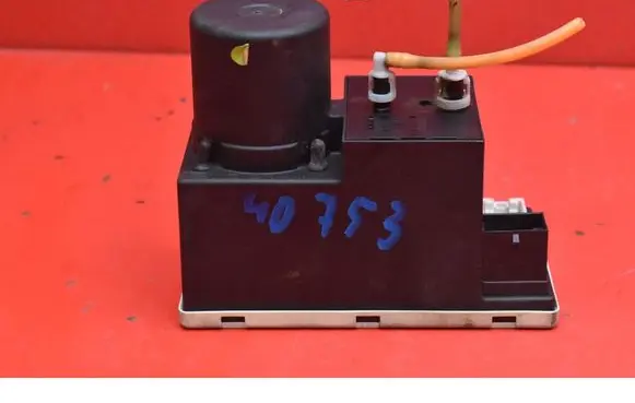 Audi A3 S3 8L Central locking vacuum pump 8L0862257A