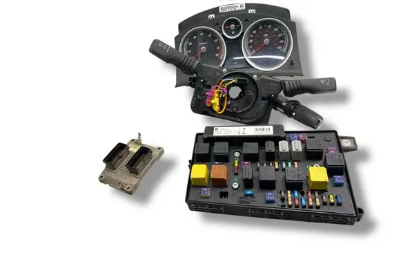 Opel Astra H Engine ECU kit and lock set 13250231 55558787 0261208396